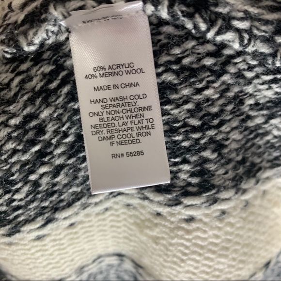 Express small or medium sweater - Picture 3 of 4